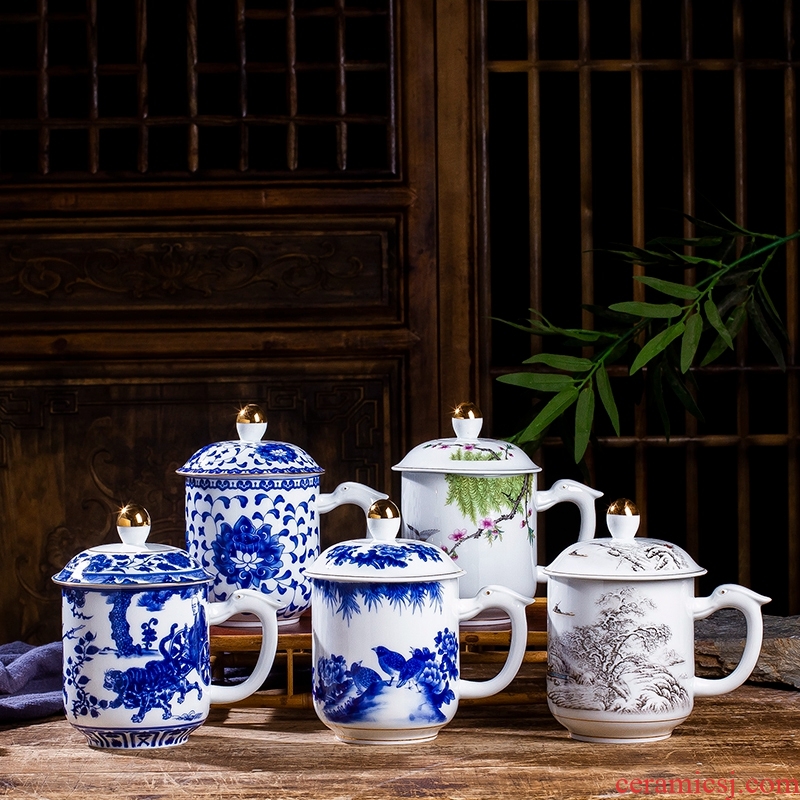 Jingdezhen ceramic large blue and white porcelain cups with cover office cup large - capacity glass porcelain cup gift mugs