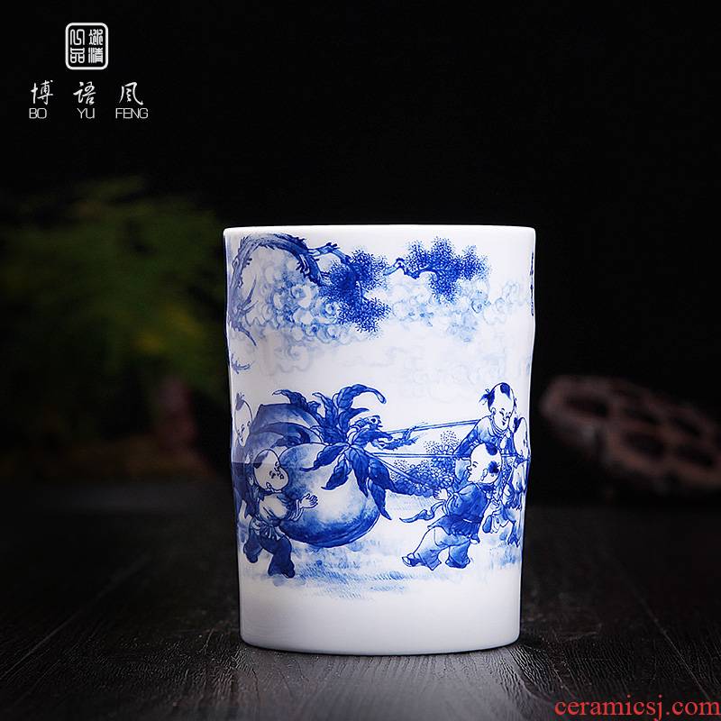 His affection new one product Wang Chenfeng blue - and - white porcelain brush pot hand - made art many children life of the desktop receive a case writing brush