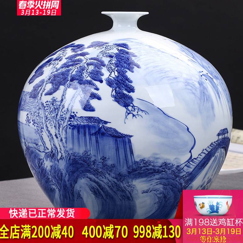 Jingdezhen ceramics famous master hand antique Chinese blue and white porcelain vases, flower arrangement rich ancient frame is placed in the living room