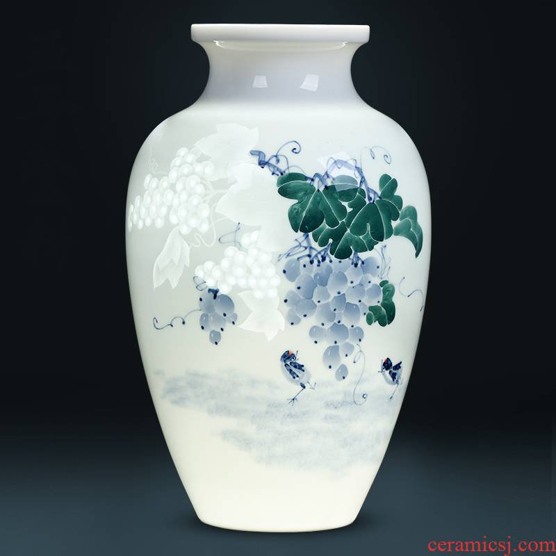 Jingdezhen ceramics famous hand - made thin foetus vases, flower arranging new Chinese wine porch sitting room adornment is placed
