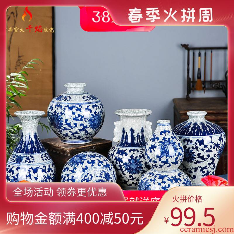 Jingdezhen ceramics blue and white porcelain vases, flower arranging, the sitting room is antique Chinese style household decorations rich ancient frame furnishing articles