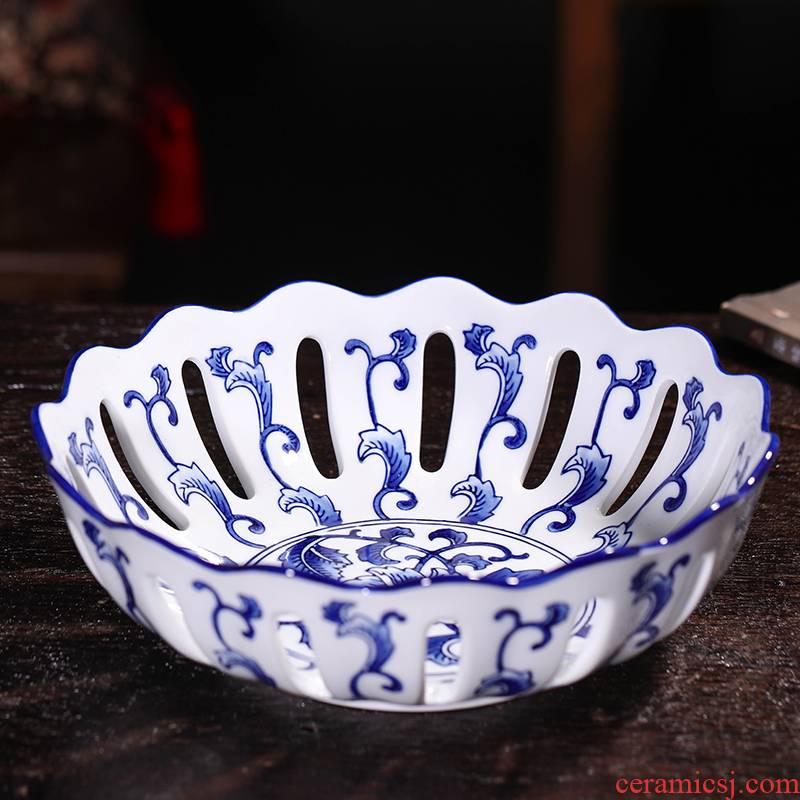 Jingdezhen porcelain hollow ceramic fruit bowl dried fruit snack plate creative new Chinese style is classic the sitting room tea table furnishing articles