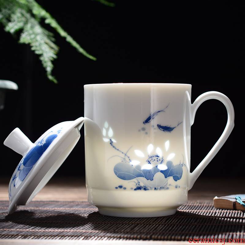 Jingdezhen porcelain and exquisite hand - made ceramic cup cup hollow cup men 's and women' s office with a lid milk tea cup