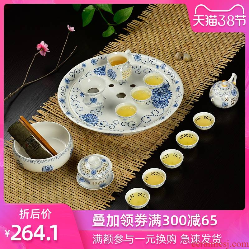 Blue and white porcelain and exquisite tea sets the market hollow - out kung fu tea set with ceramic round large ground tea saucer