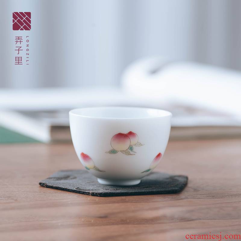 Make peach glass balls in a cup of tea cup cup sample tea cup jingdezhen ceramic kung fu master cup single CPU
