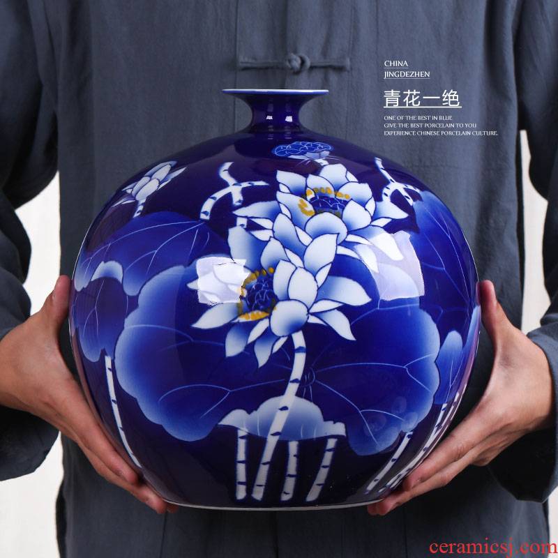 Jingdezhen antique hand - made furnishing articles of blue and white porcelain vase sitting room adornment household of Chinese style ceramic art crafts