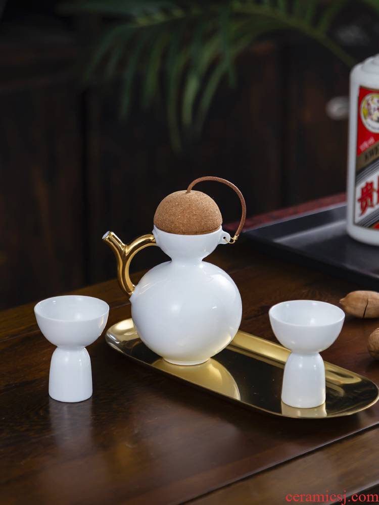 Jingdezhen ceramic wine suits for manual white porcelain flask glass liquor cup. A small handleless wine cup cup creative type