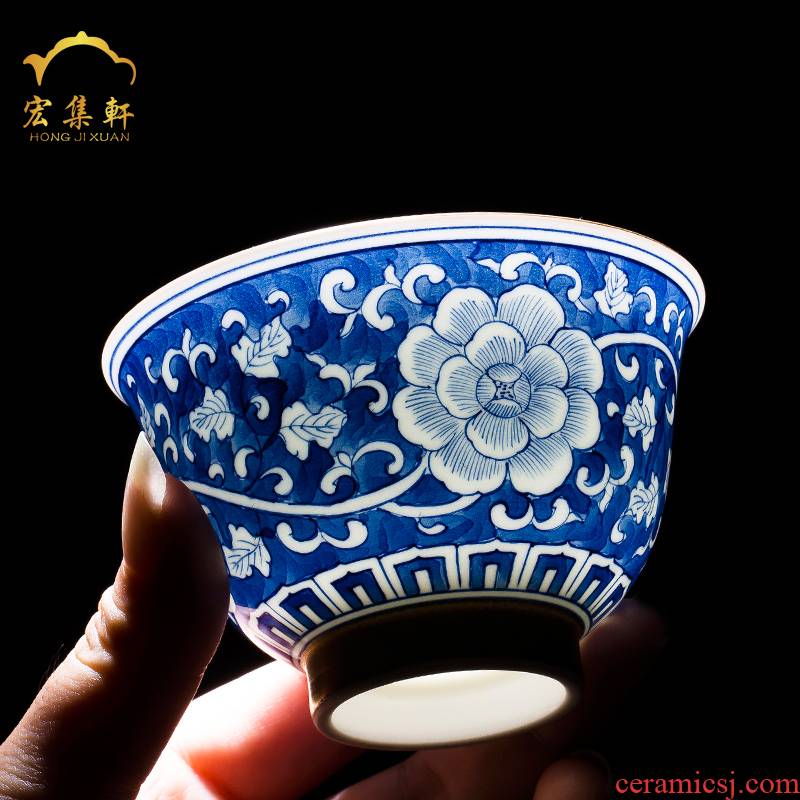 Blue and white master kung fu tea cups of jingdezhen ceramic tea set hand - made personal cup sample tea cup cup single cup a cup