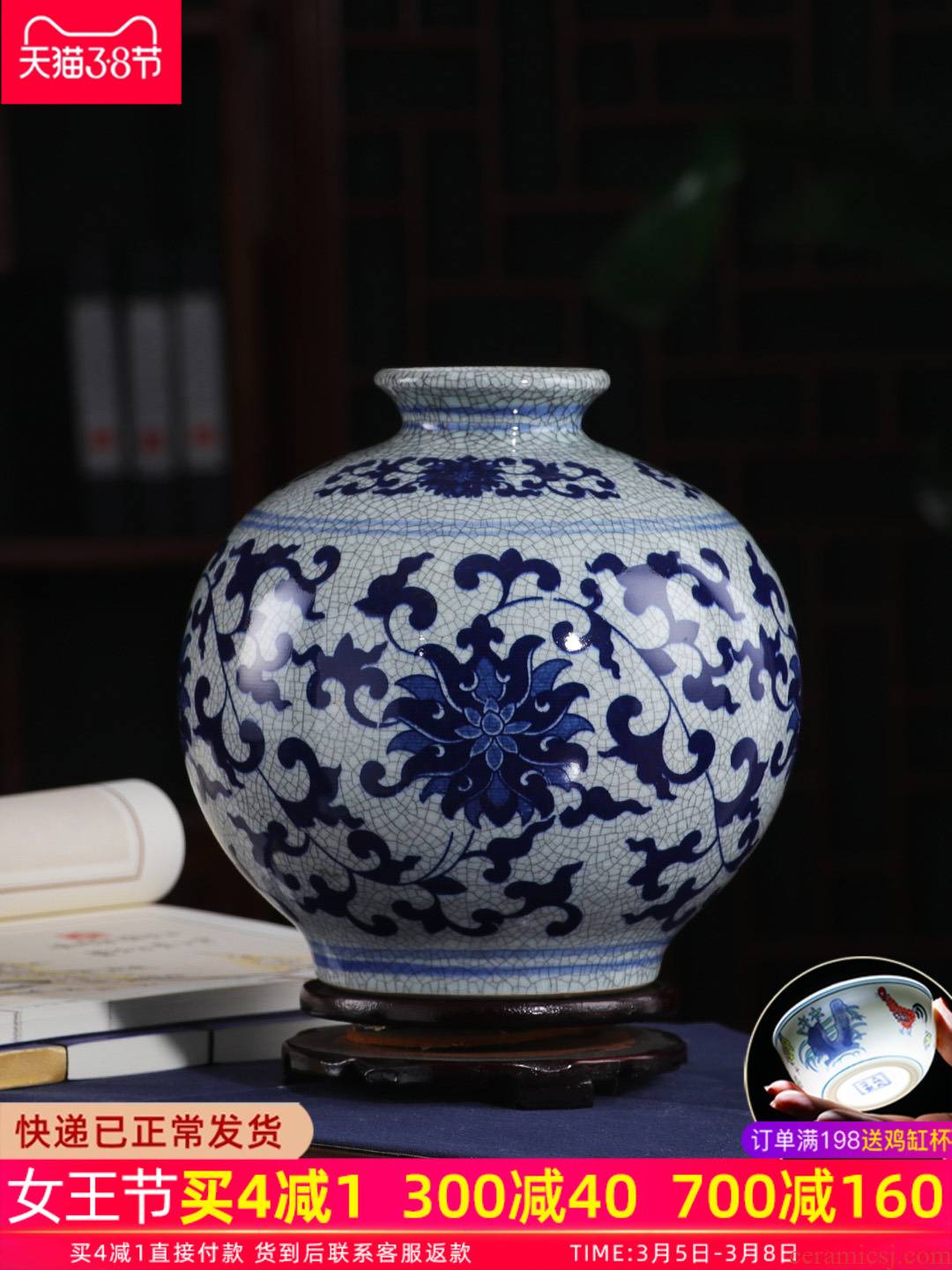 Antique vase of blue and white porcelain of jingdezhen ceramics furnishing articles sitting room of new Chinese style restoring ancient ways crack glaze up plugged into the vase