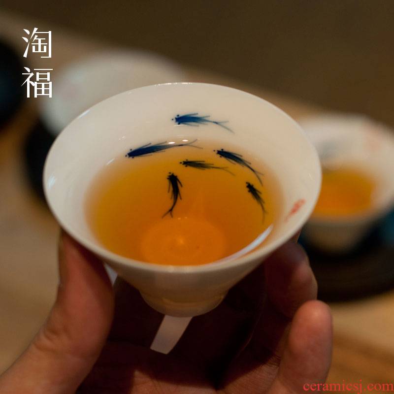 Jingdezhen hand - made carp at upstream of blue and white porcelain ceramic cups 6 cups sample tea cup only kung fu tea cup