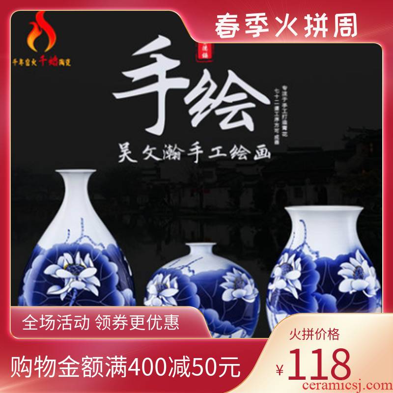 Jingdezhen ceramics famous hand - made modern Chinese blue and white porcelain vase peony lotus sitting room adornment ornament