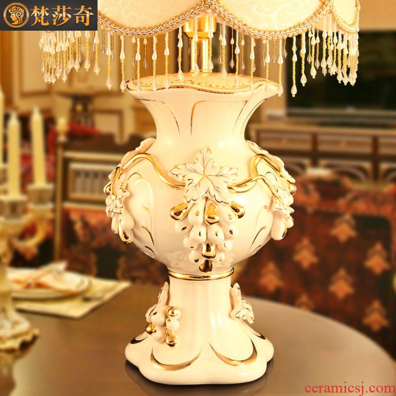 Europe type desk lamp 2018 marriage room key-2 luxury wedding gift ceramics restore ancient ways to decorate the sitting room the bedroom the head of a bed a wedding gift