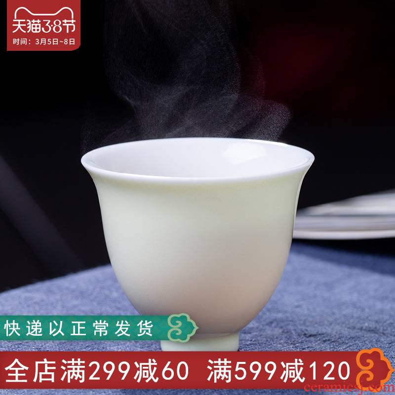 Gentleman 's gift of jingdezhen ceramics kung fu tea cup single CPU manual eggshell color glaze cup monochromatic tea cups