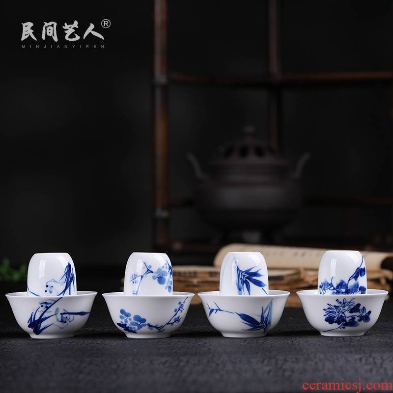 Jingdezhen ceramic fragrance - smelling cup hand - made kung fu tea smelling tea tea flower sijunzi sample tea cup in use