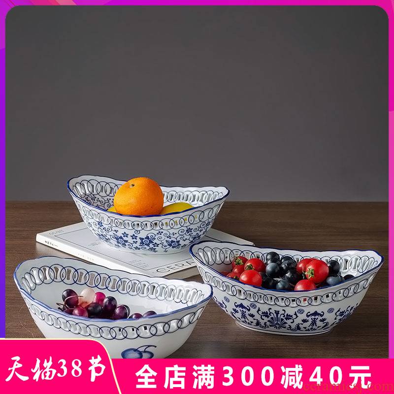 Blue and white porcelain of jingdezhen ceramics furnishing articles hollow out household fruit bowl of snack plate of the sitting room tea table table decoration