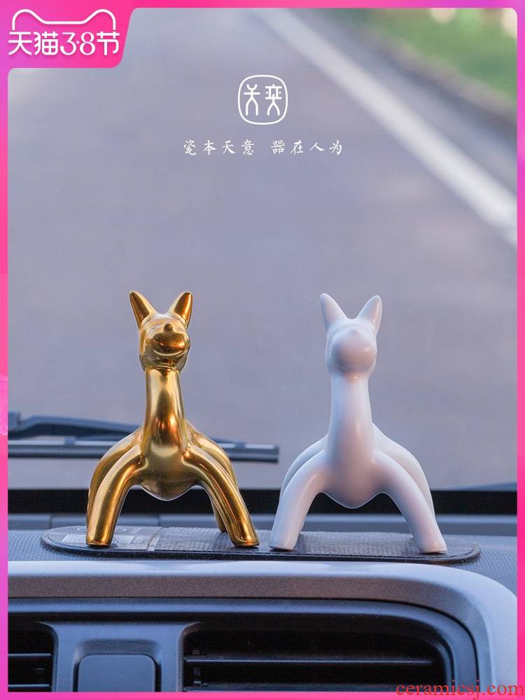 "Social" dog days "yi ceramics furnishing articles auto instrument desk decoration decoration leant dog high - grade inside the car