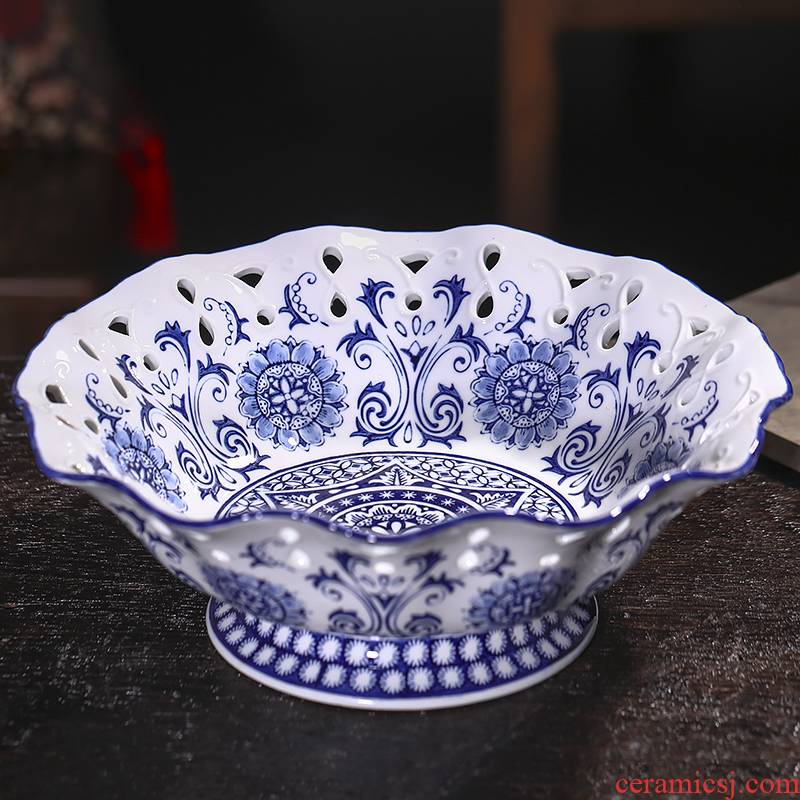 Jingdezhen blue and white ceramics hollow - out fruit bowl dried fruit snack plate of new Chinese style classical furnishing articles large living room