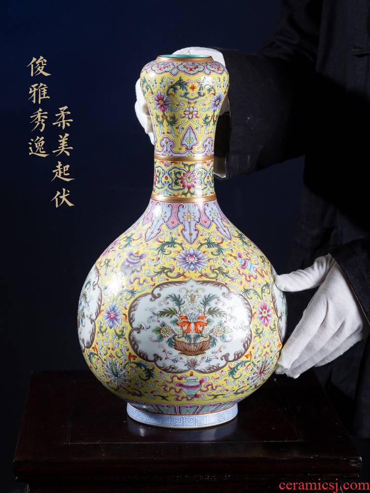 Jia lage jingdezhen porcelain palace repair experts YangShiQi and pastel bound branch window flower grain garlic bottle
