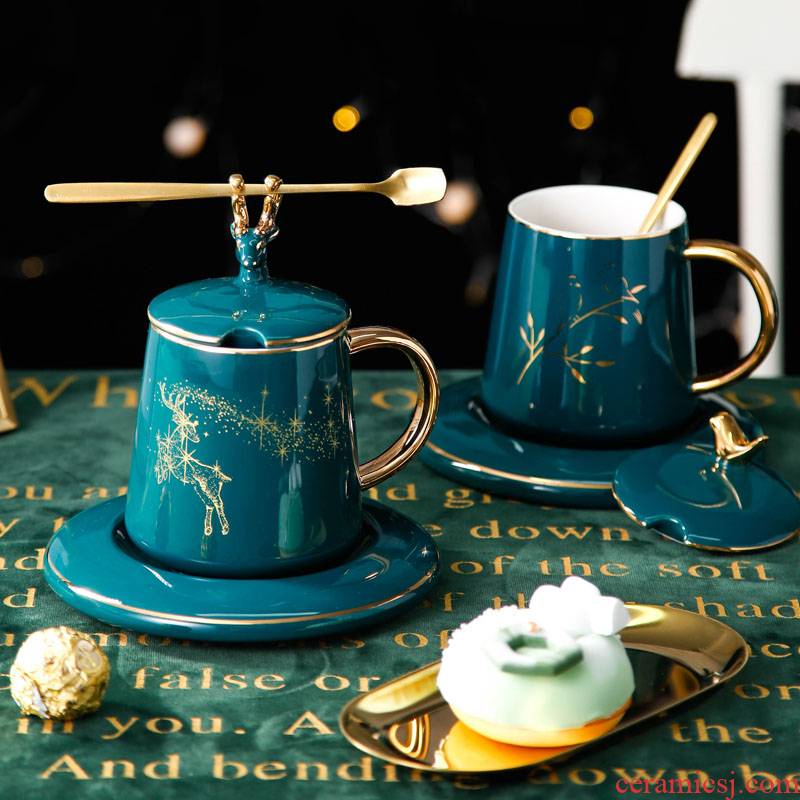 Creative move trend ceramic keller with hand gift Christmas gifts gifts one spoon picking cups with cover