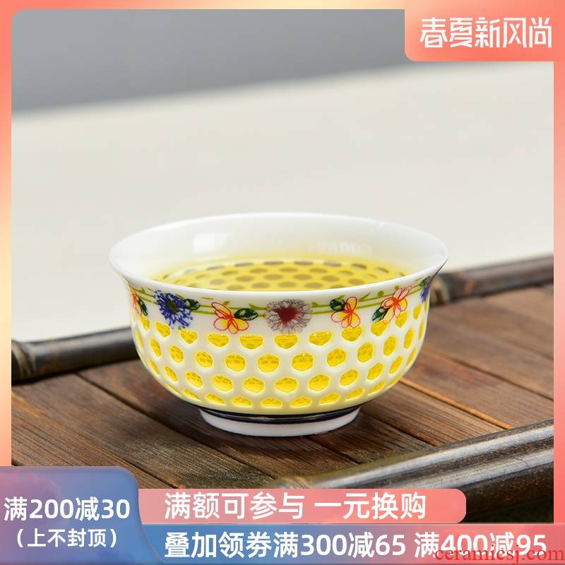 Blue and white porcelain ceramic honeycomb hollow out exquisite master kung fu tea cup sample tea cup noggin of individual cup