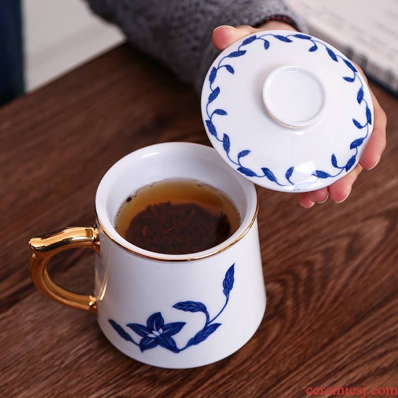 The View of song dynasty jingdezhen blue and white porcelain paint) glass cup business office cup filter cup boss