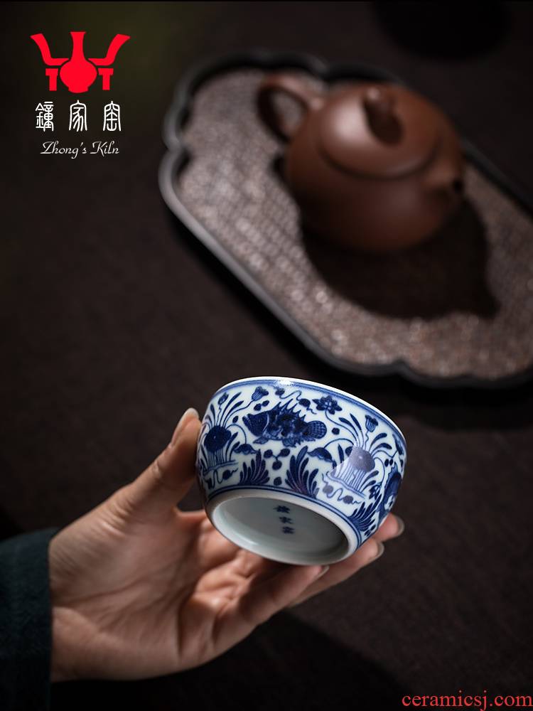 Clock home up jingdezhen blue and white sample tea cup manual archaize ceramic hand - made master cup fish algae line kung fu tea cups