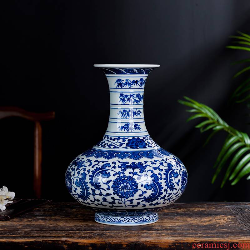Jingdezhen ceramic hand - made of blue and white porcelain vases, flower arrangement Chinese style household living room TV cabinet decoration decoration