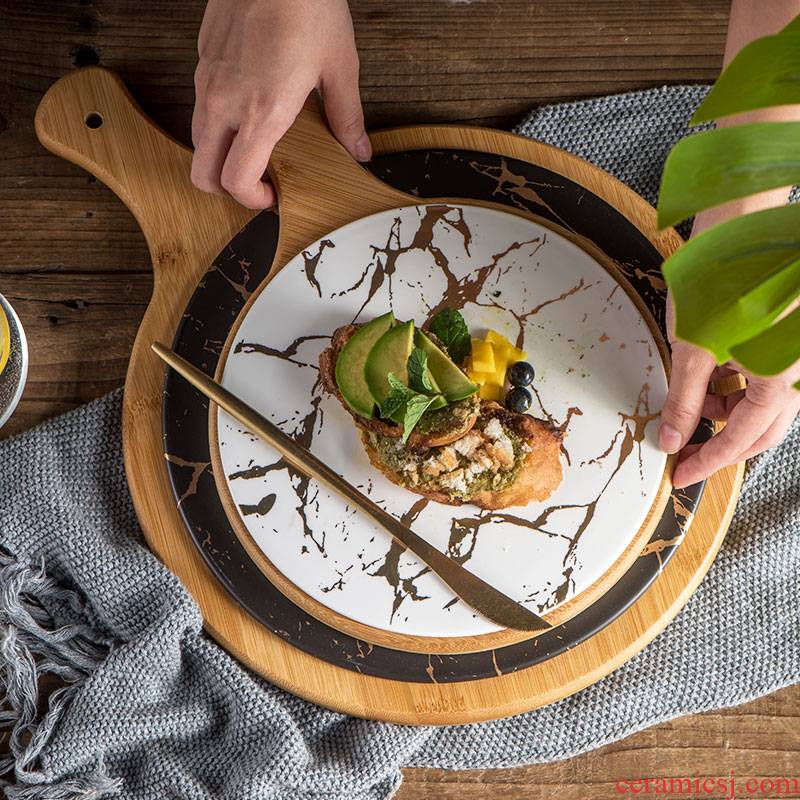 The Nordic dish steak dinner plate with black ceramic round SaPan wooden pallet with The handle