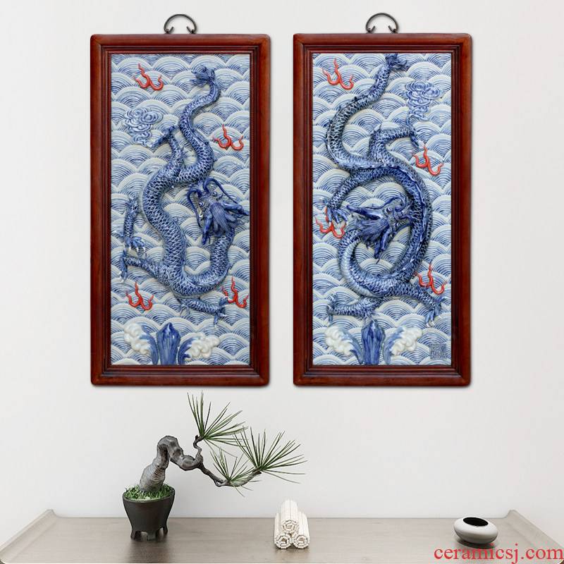Jingdezhen anaglyph five dragon ceramics by blue and white porcelain plate paintings of Chinese style antique box sitting room mural decoration hangs a picture