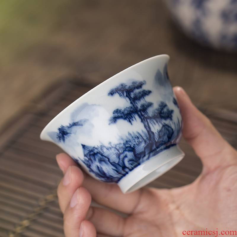 Clock home up market metrix of blue and white porcelain cup of jingdezhen blue and white landscape kung fu tea set hand - made maintain pressure hand cup sample tea cup