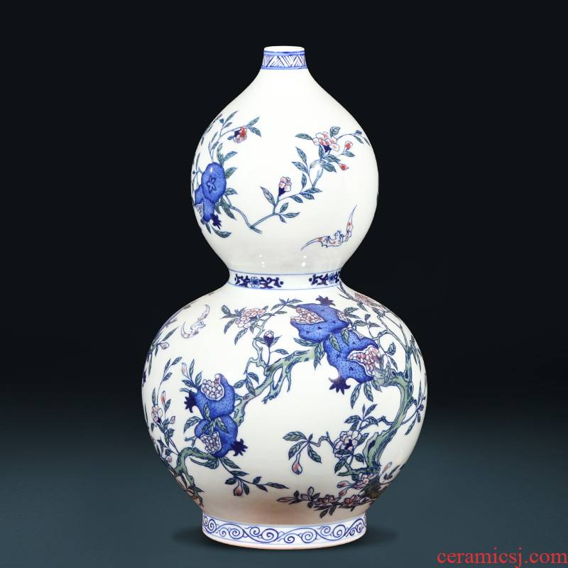 Jingdezhen ceramics hand - made antique Chinese blue and white porcelain live shui gourd vase sitting room adornment is placed