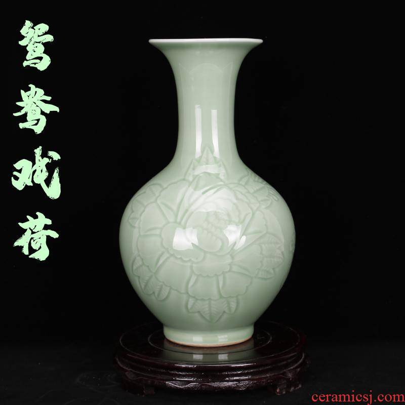 Archaize of jingdezhen porcelain hand carved jade green glaze vase furnishing articles of Chinese style restoring ancient ways is plugged into the vase sitting room adornment