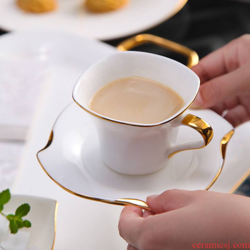 Ipads China coffee cups and saucers run of high - end key-2 luxury creative English afternoon red cup suit European ceramic flower tea cups