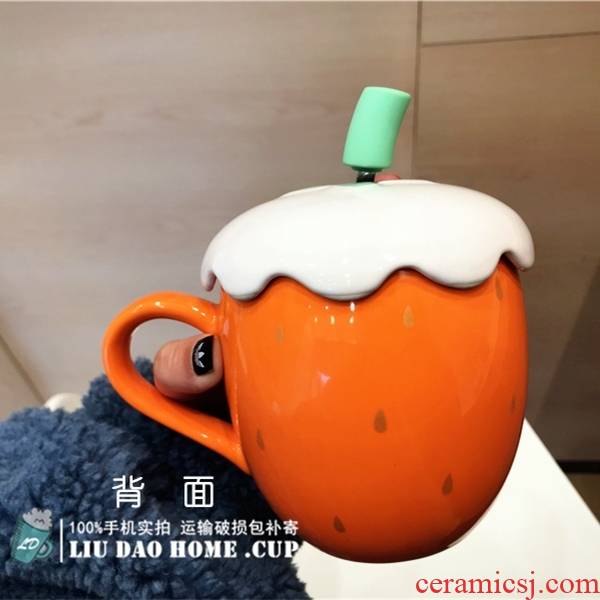 A strawberry express cartoon cup of ceramic cup with cover girl take teaspoons of south Korean students office mark cup