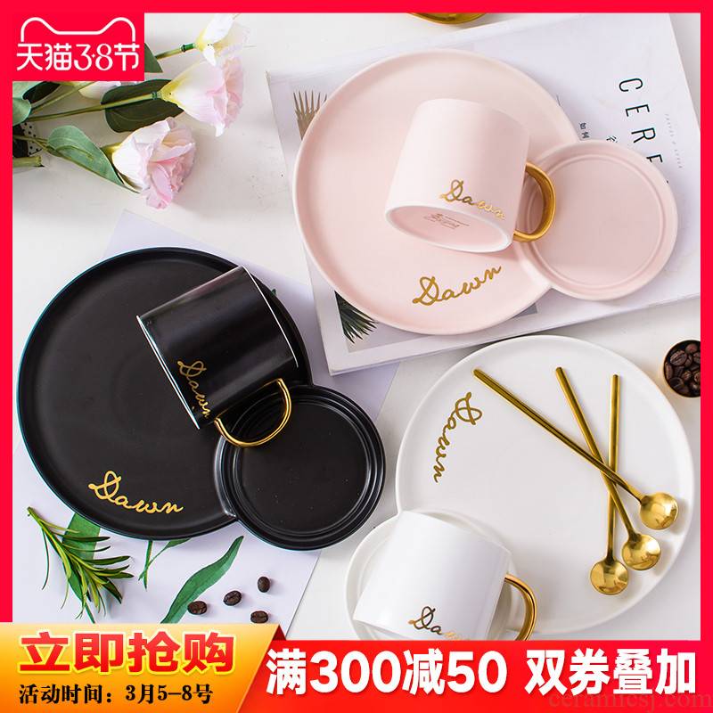 European style coffee cups and saucers suit contracted ceramic disc delicate breakfast cup with a spoon, English afternoon tea heart plate