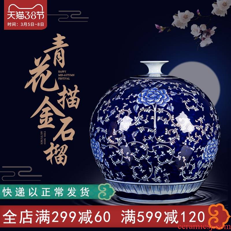 The Master of jingdezhen ceramics vase fuels the hand - made pomegranates of blue and white porcelain bottle of new Chinese style sitting room adornment is placed