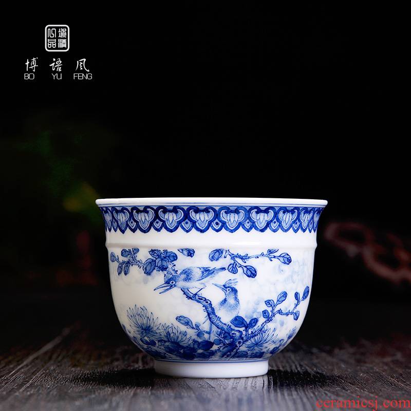 His mood yipin Wang Chenfeng jingdezhen blue and white porcelain cups hand - made flowers and birds sample tea cup high - grade ceramic masters cup