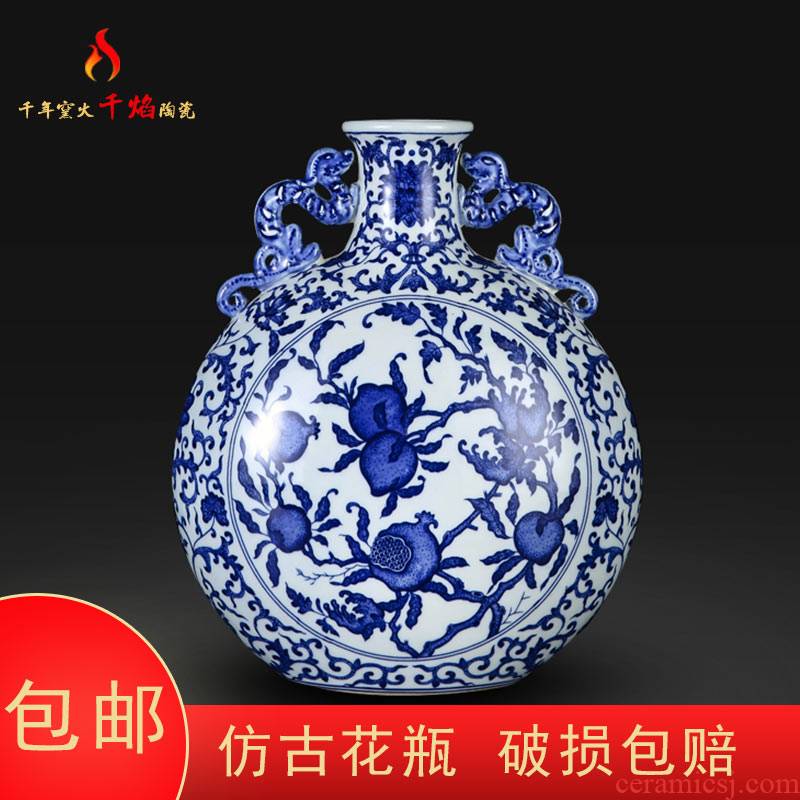 Jingdezhen ceramic hand - made peach on a bottle of blue and white porcelain vases, flower arranging rich ancient frame sitting room of Chinese style household furnishing articles