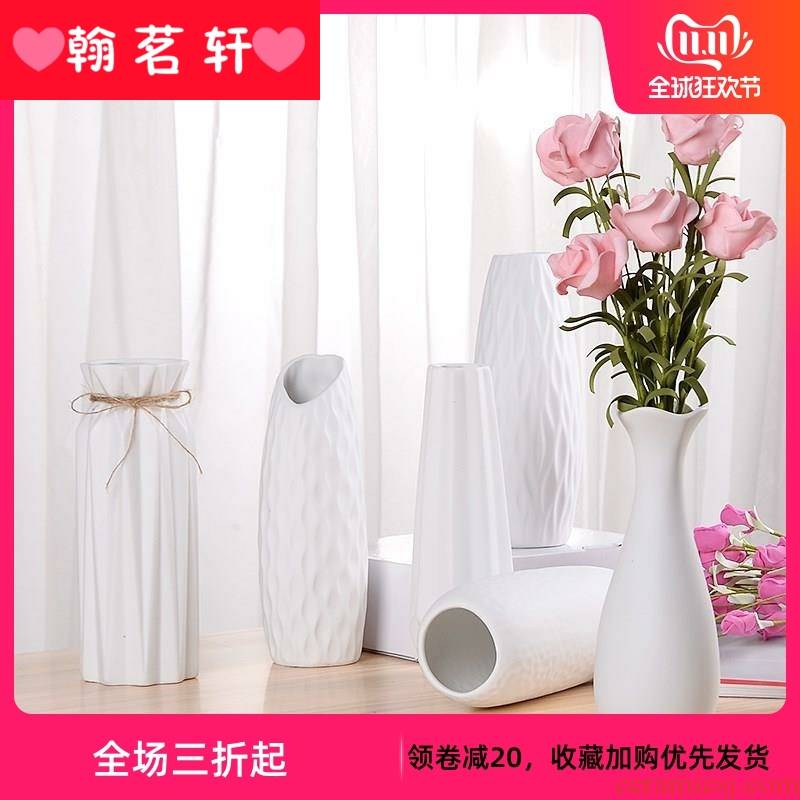 Easy hotel artistic decorations fine expressions using the long neck delicate simple geometric thin long white ceramic vase