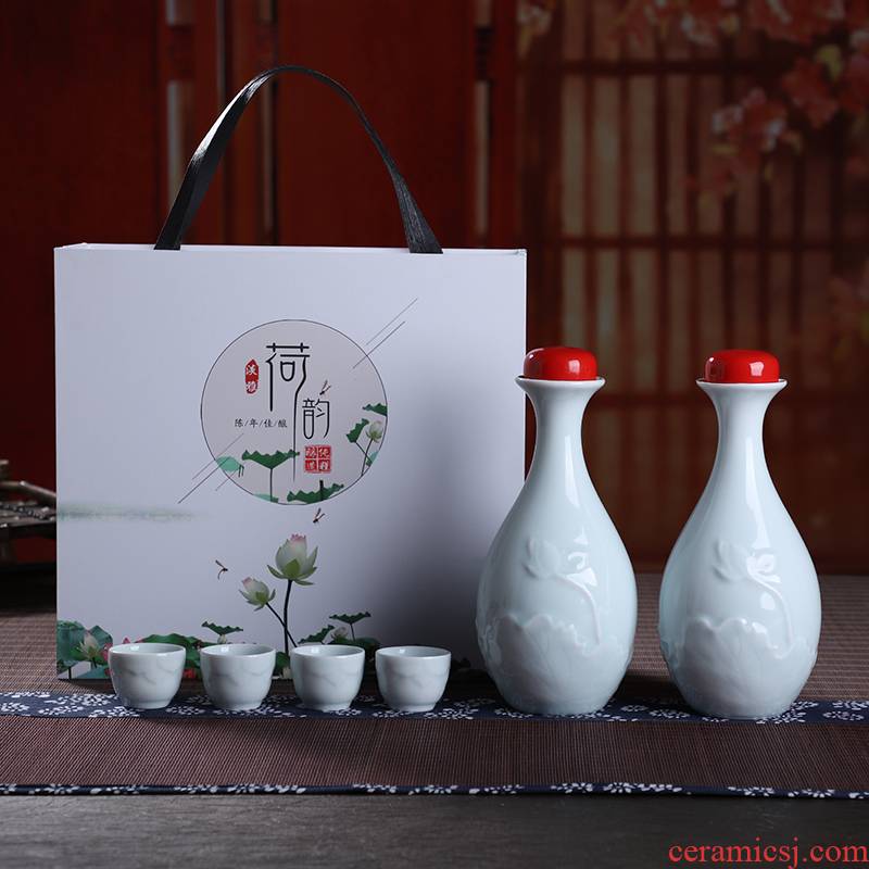 An empty bottle of jingdezhen ceramics a kilo have the antique white little hip household seal wine equipment installed a gift gift boxes