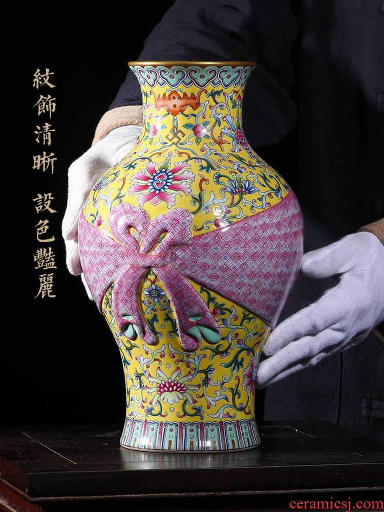 Jia lage jingdezhen Chinese style restoring ancient ways vase YangShiQi archaize the qing qianlong pastel flowers baggage ceramic bottle