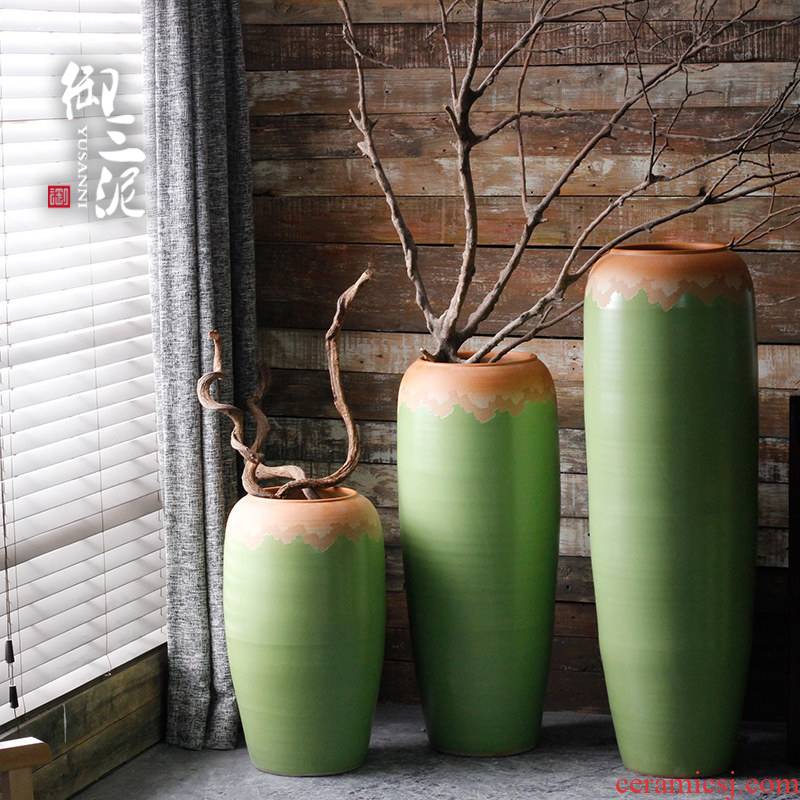 Contracted and I European ceramics of large vases, flower arrangement sitting room adornment is placed American porch garden courtyard