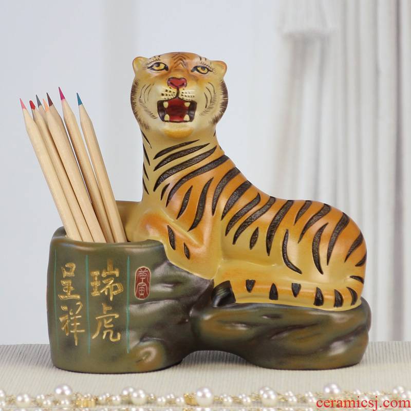 The Tiger place Chinese porcelain brush pot card small ornament adornment office desk creative Tiger pen container
