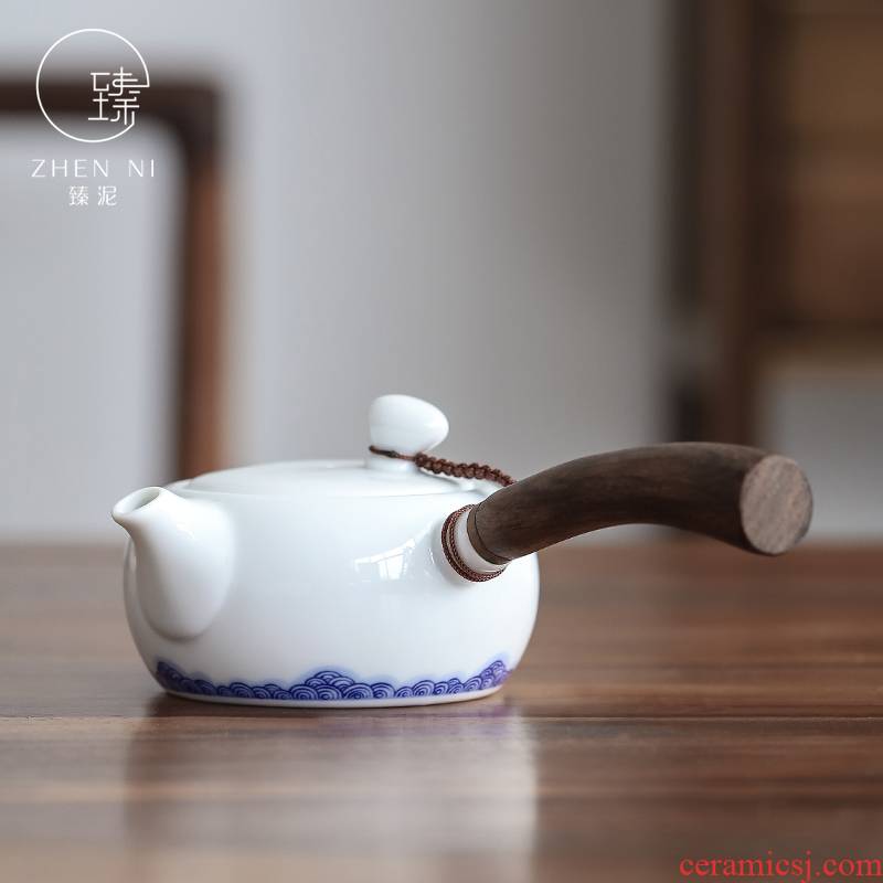 By mud white porcelain side put the pot of blue and white ceramic filter tea Japanese creative household wooden handle kung fu tea kettle