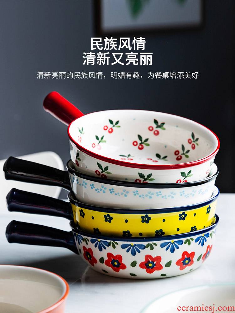 Modern housewives creative hand - made ceramic baking bowl of fruit salad bowl bowl in hand a microwave oven is cheese baked bread and butter