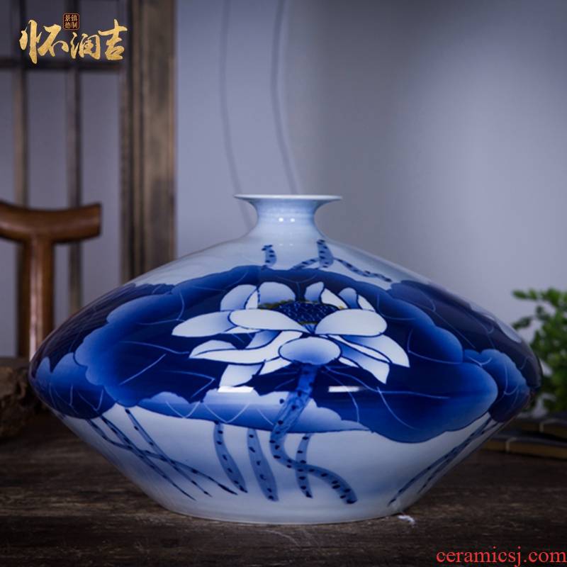 Antique blue and white porcelain of jingdezhen ceramics by hand gourd vases, sitting room of Chinese style household decorations furnishing articles