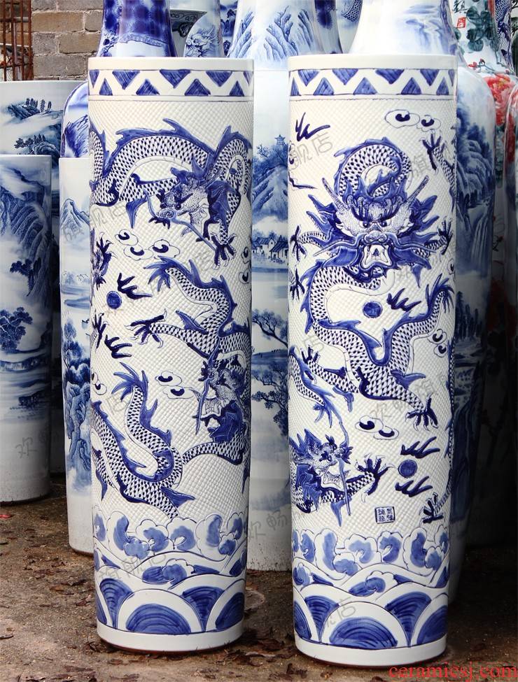Sf62 jingdezhen ceramics of large blue and white porcelain vase carved dragon hand - made quiver sitting room adornment is placed