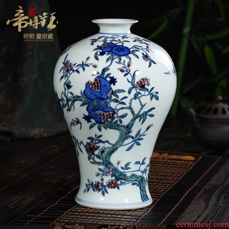 Jingdezhen ceramic vases, antique hand - made porcelain youligong hong mei bottles of the sitting room porch place the things the children act the role ofing is tasted