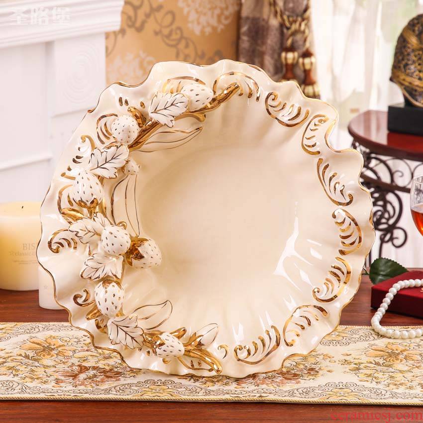 Fort SAN road ceramic reliefs strawberry fruit bowl creative European - style compote sitting room adornment is placed a housewarming gift