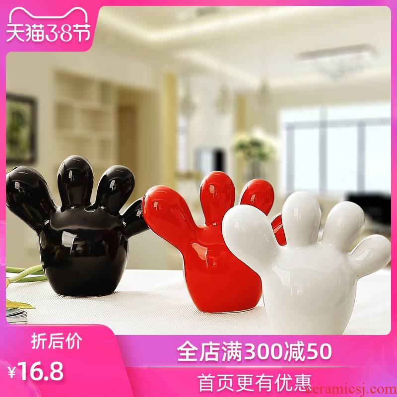 Jingdezhen ceramic crafts modern home decoration gifts wedding gifts TV ark, furnishing articles express little feet